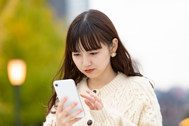 不安げな女性